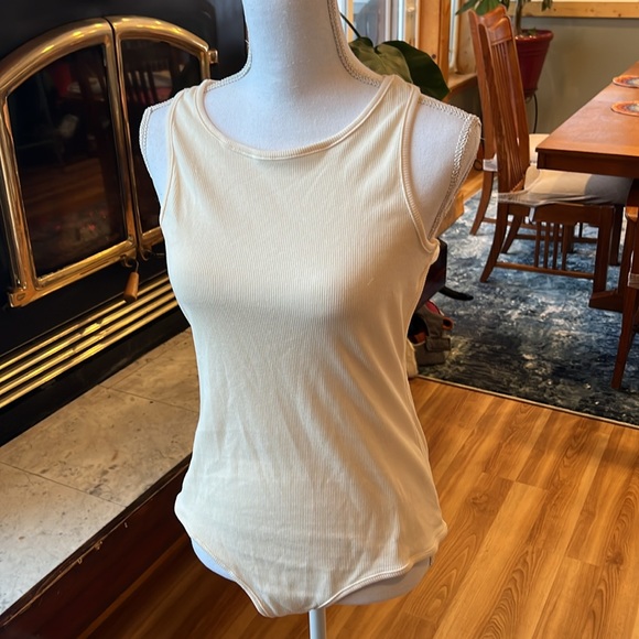 4 Backless Cross-Back Bodysuits - Picture 2 of 6